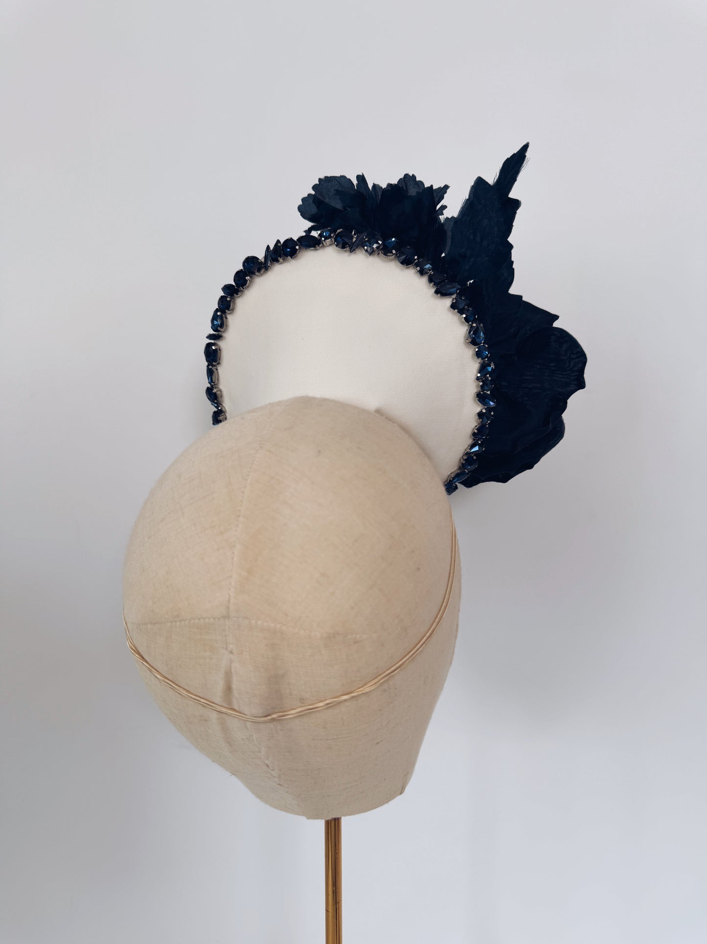 Headpiece in Off-White and Navy