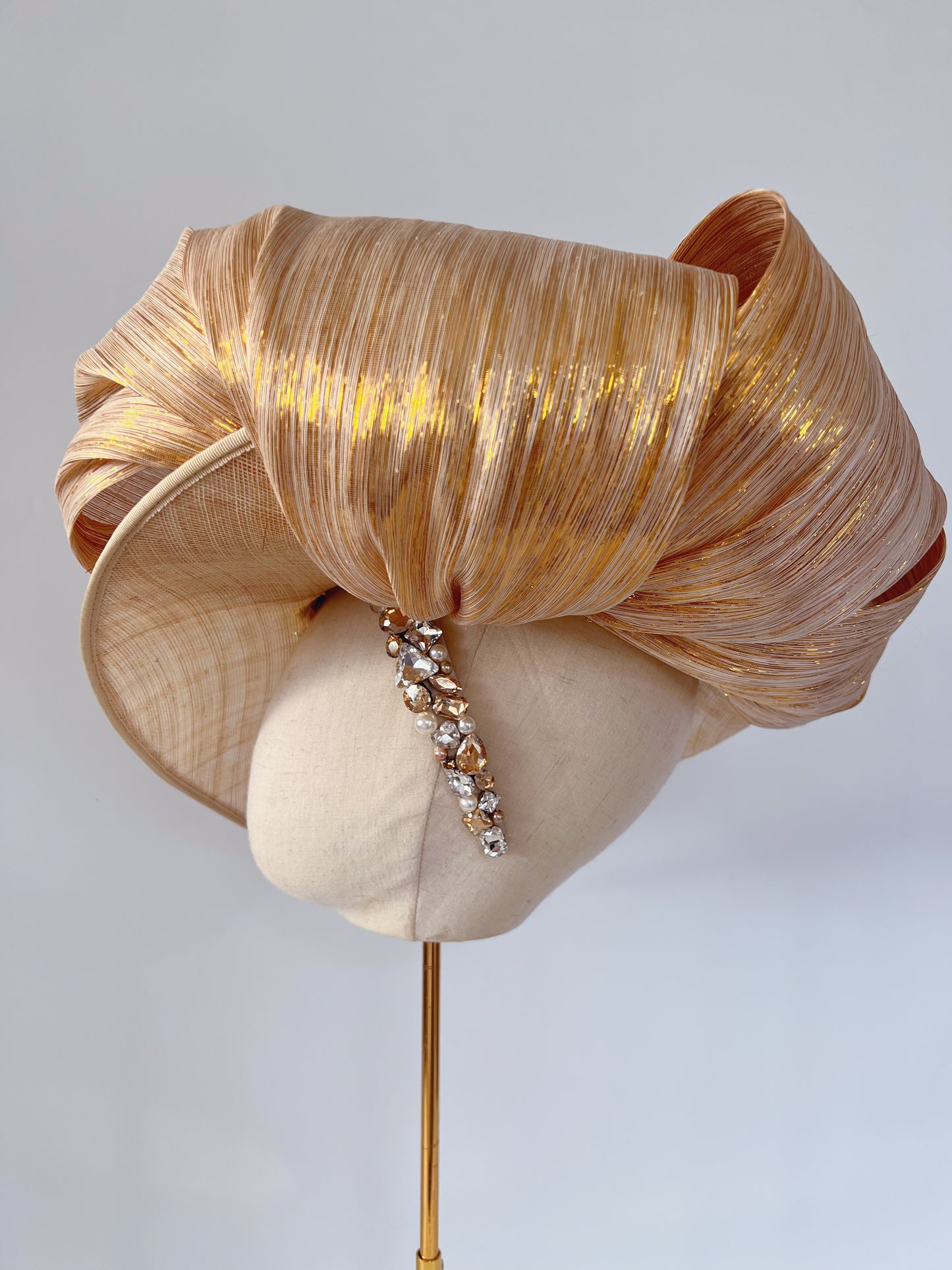Absolutely dazzling! Hat in Champagne and Gold