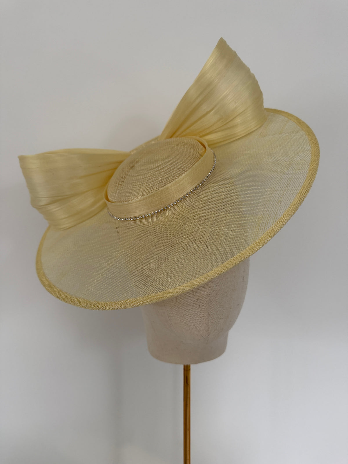 Lemon hat with silk bow