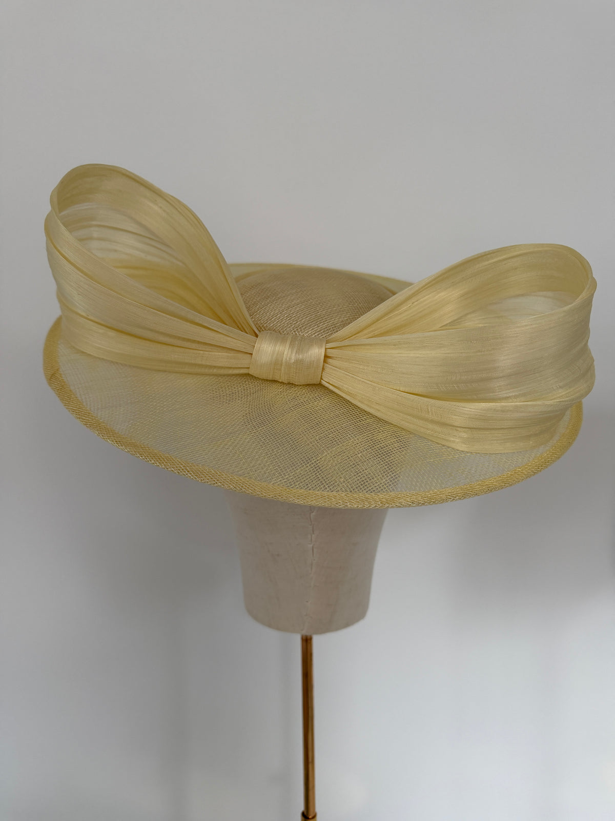 Lemon hat with silk bow
