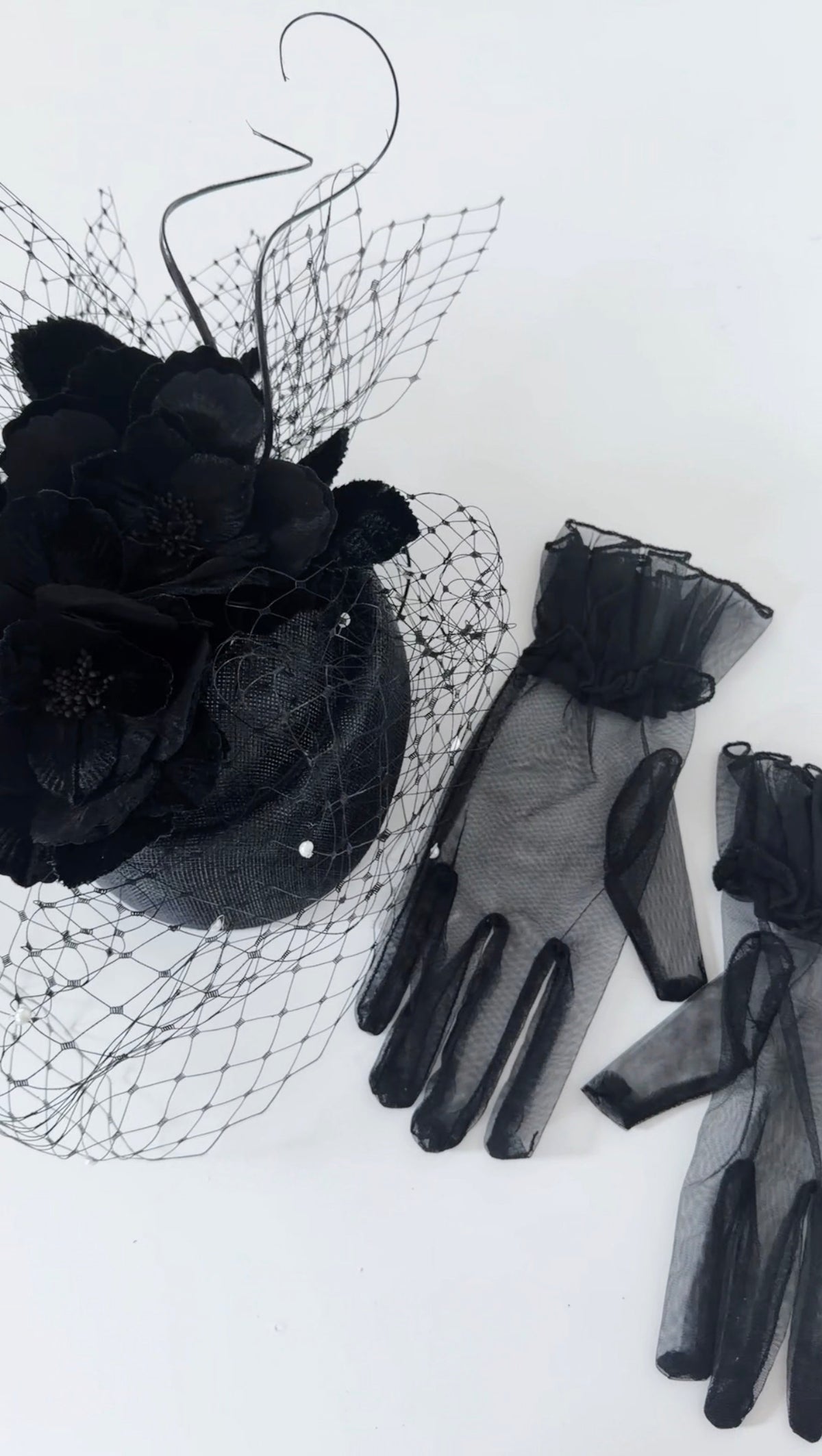 Pillbox in black with Matching Gloves